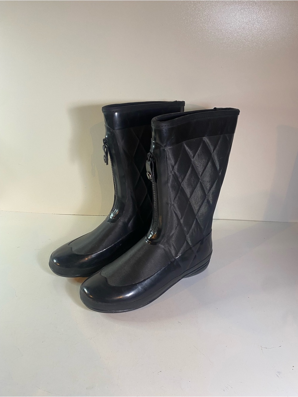 Sporto Luxe Tribeca Quilted Front Zipper Rain Boot Size 8